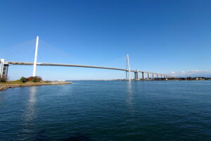 船上より 新湊大橋