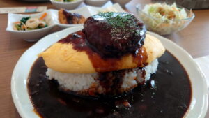 ハンバーグオムライス(大盛り無料)